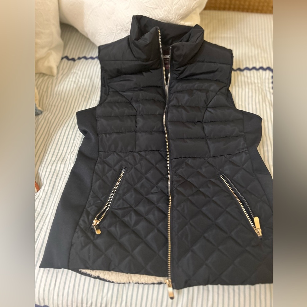 Ladies Navy Blue sleeveless vest, size L. Excellent condition.